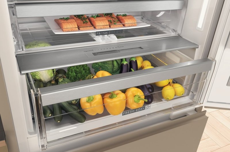 Whirlpool ugradbeni frižider SP40 812 EU 2