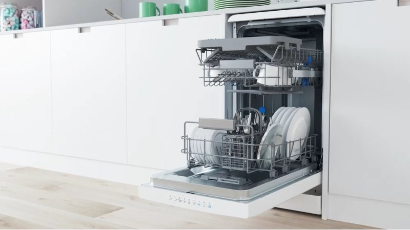 Indesit mašina za suđe DSFO 3T224 C