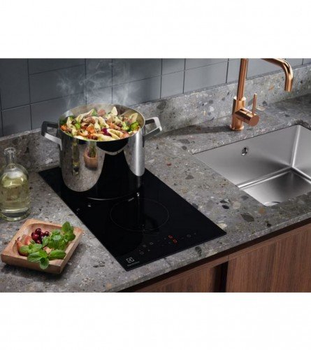 Electrolux ugradbena  staklokeramička ploča LHR3233CK